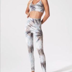 Avocado Metamorphosis Set in XS/S